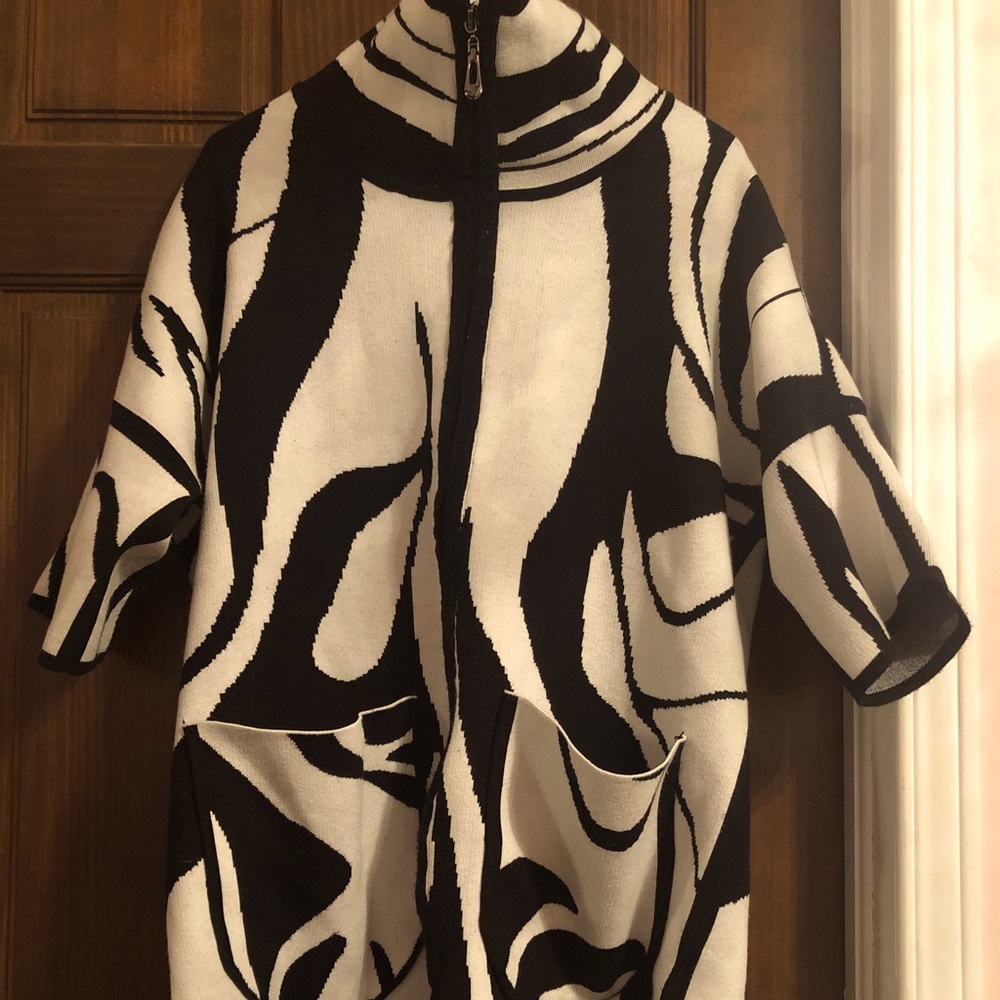 Poncho zebra print sweater medium